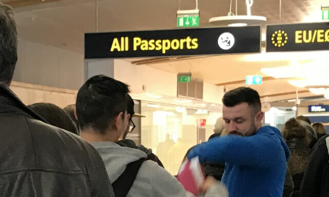 image: Hver dag blir reisende med ugyldige pass avvist på Gardermoen